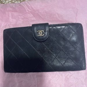 CHANEL Black Quilted Leather Card & Key Holder with Gold CC
